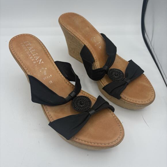 Italian Shoemakers Sandals Womens Size 11 Black‎ Dual Straps Wedge Medallion G2 - Picture 1 of 9